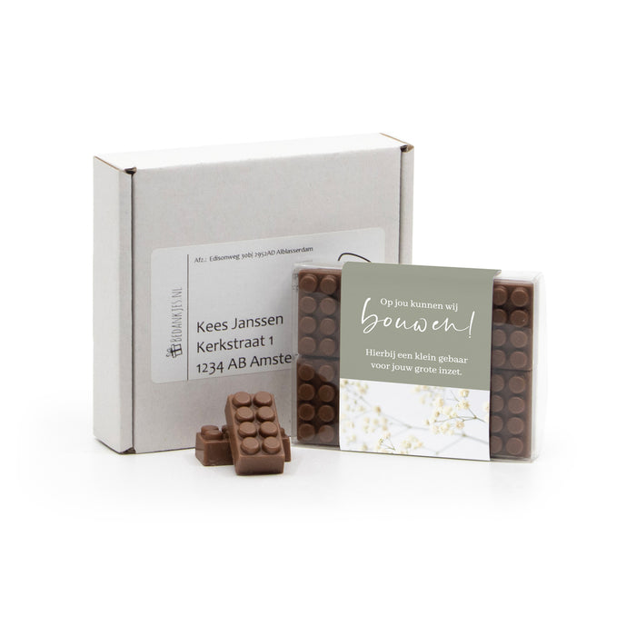 Doosje met 10 chocolade bouwstenen eigen sleeve - Brievenbus Doosje met 10 chocolade bouwstenen eigen sleeve - Brievenbus