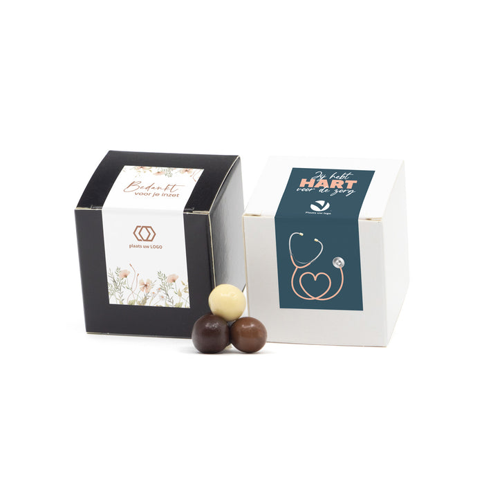 Kubusdoosje met eigen etiket - Verpleging Kubusdoosje met eigen etiket - Verpleging