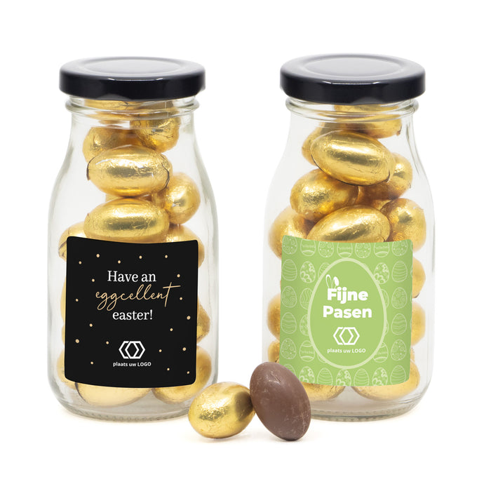 Glazen melkflesje met paaseitjes - Pasen Glazen melkflesje met paaseitjes - Pasen