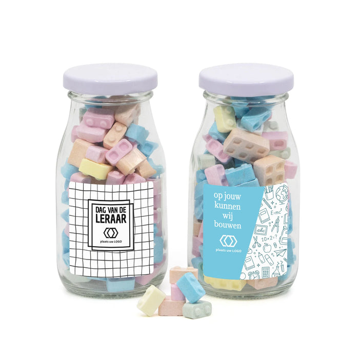 Glazen melkflesje met bouwsteentjes - Leraar Glazen melkflesje met bouwsteentjes - Leraar