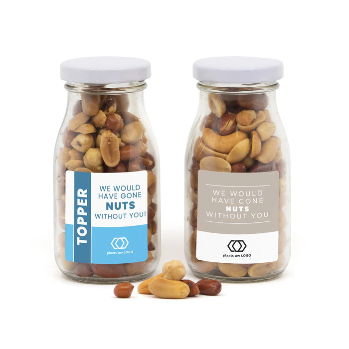 Glazen melkflesje met verse nootjes - Zakelijk Glazen melkflesje met verse nootjes - Zakelijk