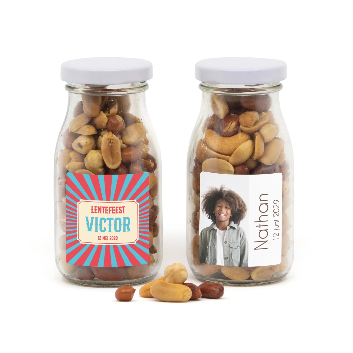 Glazen melkflesje met verse nootjes - Communie jongen