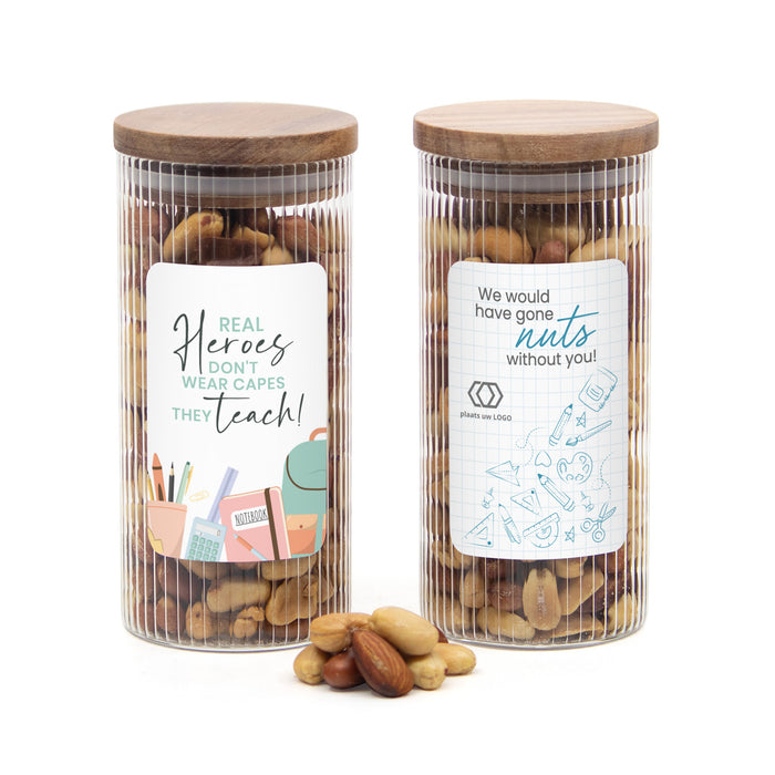 Pot met ribbelglas met verse notenmix - Leraar