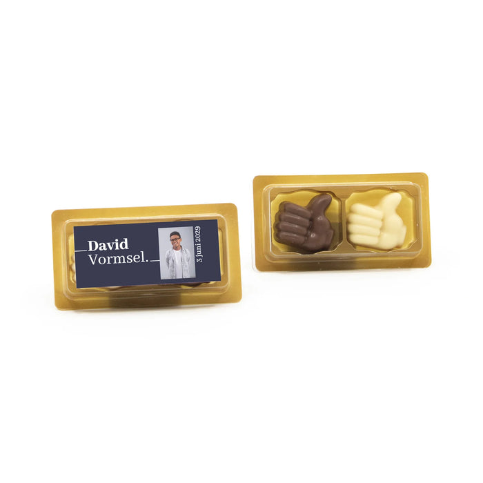 Doosje chocolade duimpjes 2 met eigen etiket - Communie jongens
